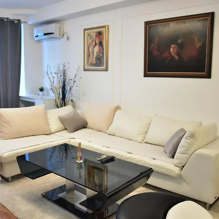 Central Elegance Apartments Skopje Buitenkant foto